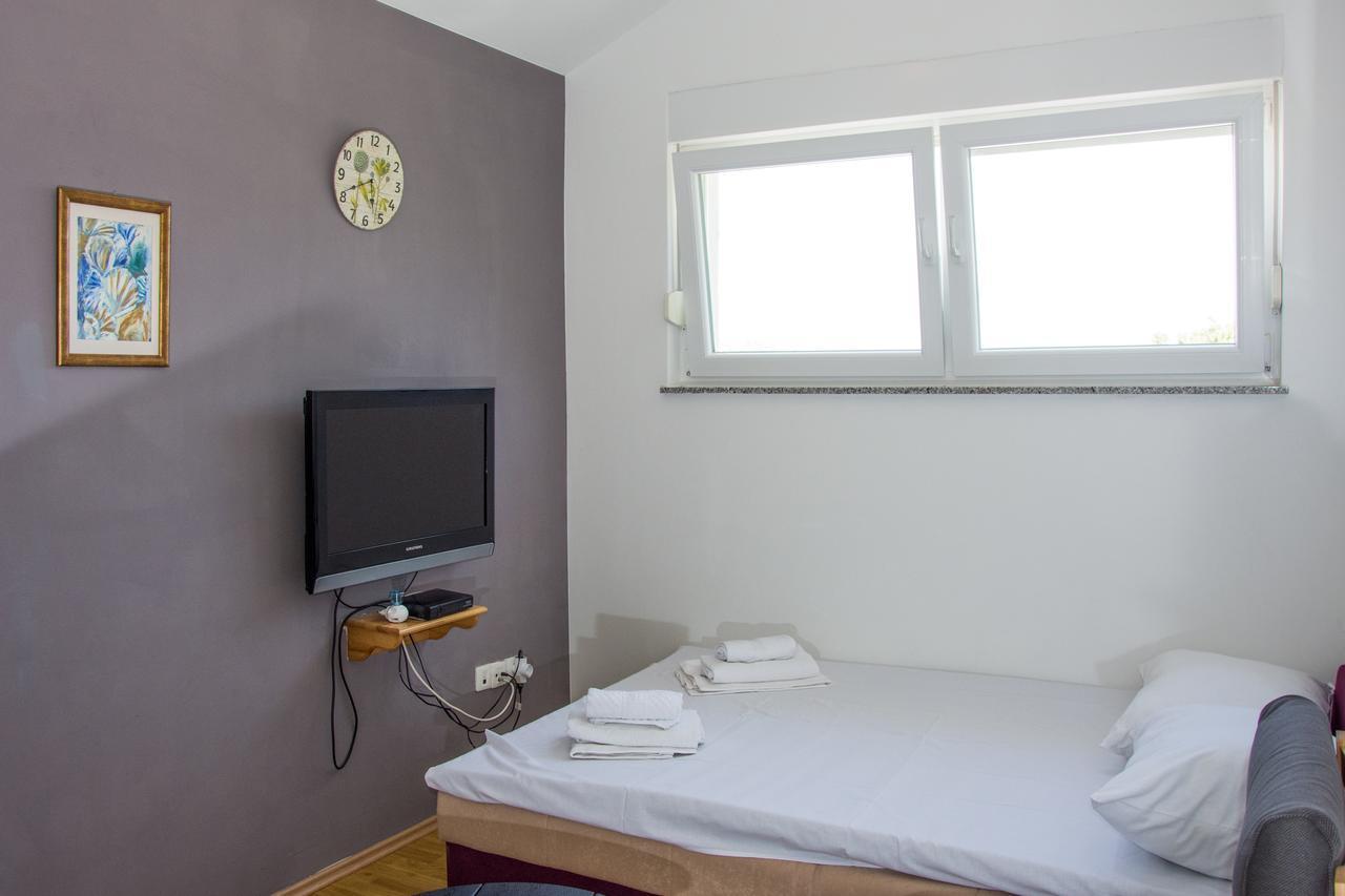 Apartments Sv. Jelena 2 Pag Town Extérieur photo